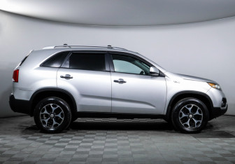 Подержанный автомобиль Kia Sorento 2011 года (4 фото)