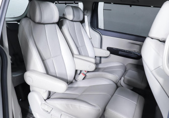 Подержанный автомобиль Kia Carnival 2017 года (21 фото)