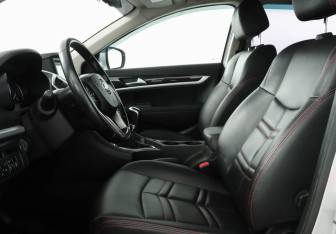 Подержанный автомобиль DongFeng AX7 2017 года (6 фото)