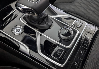 Подержанный автомобиль Hongqi HS5 2023 года (21 фото)