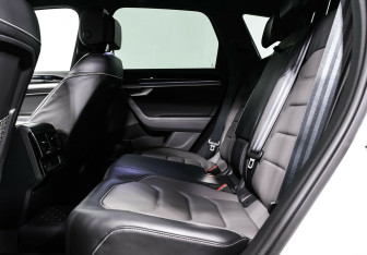 Подержанный автомобиль Volkswagen Touareg 2018 года (11 фото)