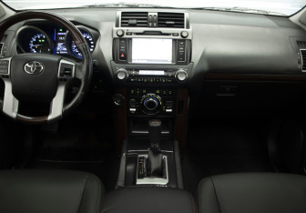 Подержанный автомобиль Toyota Land Cruiser Prado 2016 года (17 фото)