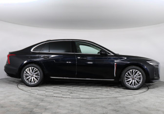 Подержанный автомобиль Hongqi H5 2024 года (4 фото)