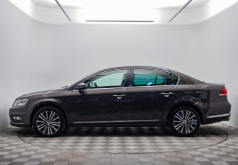 Подержанный автомобиль Volkswagen Passat Sedan 2014 года (8 фото)