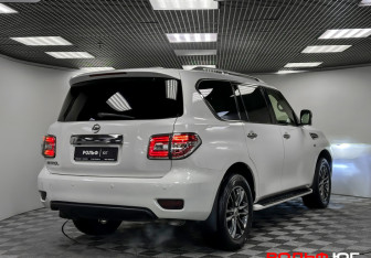 Подержанный автомобиль Nissan Patrol 2014 года (24 фото)