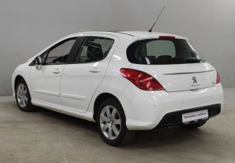 Подержанный автомобиль Peugeot 308 Hatchback 2011 года (7 фото)