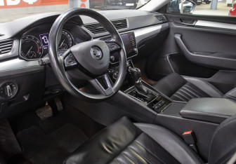 Подержанный автомобиль Skoda Superb Liftback 2019 года (16 фото)