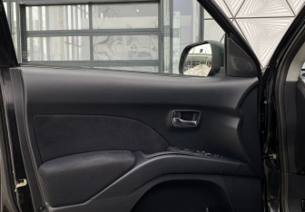 Подержанный автомобиль Peugeot 4007 2008 года (16 фото)