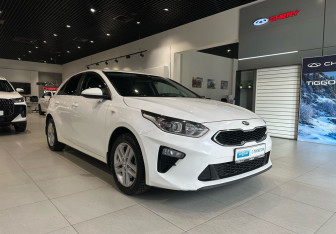 Подержанный автомобиль Kia Ceed Hatchback 2018 года (3 фото)