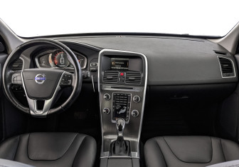 Подержанный автомобиль Volvo XC60 2015 года (14 фото)