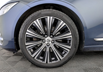 Подержанный автомобиль Volvo S90 2021 года (18 фото)