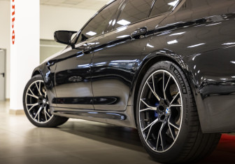 Подержанный автомобиль BMW M5 Sedan 2020 года (10 фото)