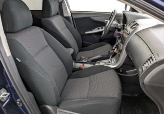 Подержанный автомобиль Toyota Corolla Sedan 2012 года (24 фото)