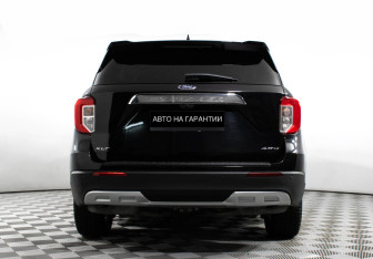 Подержанный автомобиль Ford Explorer 2020 года (4 фото)