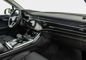 Подержанный автомобиль Audi Q7 2021 года (8 фото)