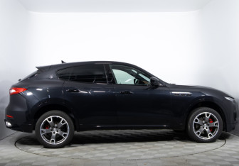 Подержанный автомобиль Maserati Levante 2017 года (4 фото)