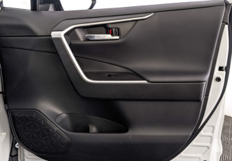 Подержанный автомобиль Toyota RAV4 2024 года (25 фото)