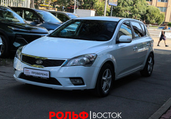 Подержанный автомобиль Kia Ceed Hatchback 2010 года (1 фото)