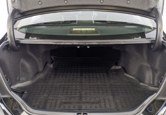 Подержанный автомобиль Toyota Camry Sedan 2015 года (10 фото)