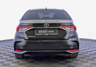 Подержанный автомобиль Toyota Corolla Sedan 2021 года (6 фото)