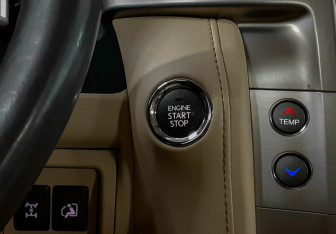 Подержанный автомобиль Lexus LX 2014 года (25 фото)