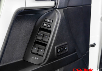 Подержанный автомобиль Toyota Land Cruiser Prado 2017 года (23 фото)