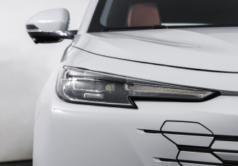 Подержанный автомобиль Changan UNI-K 2024 года (27 фото)