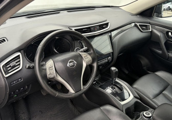 Подержанный автомобиль Nissan X-Trail 2015 года (11 фото)