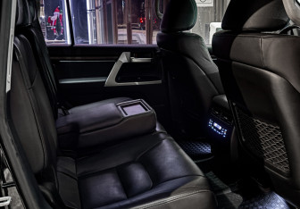 Подержанный автомобиль Toyota Land Cruiser Suv 2019 года (14 фото)