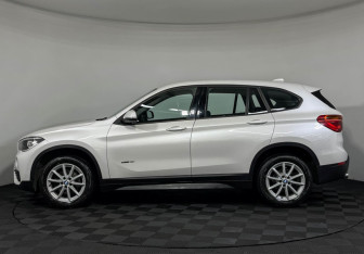 Подержанный автомобиль BMW X1 2016 года (5 фото)
