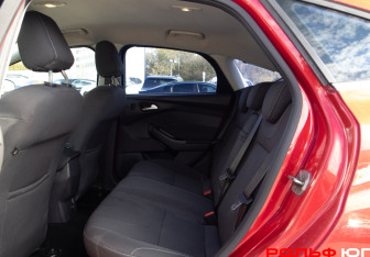 Подержанный автомобиль Ford Focus Hatchback 2012 года (8 фото)