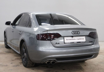 Подержанный автомобиль Audi A4 Sedan 2011 года (7 фото)