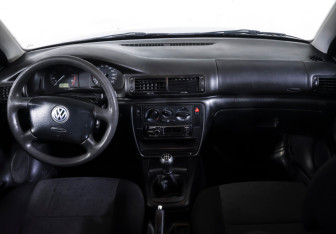 Подержанный автомобиль Volkswagen Passat Sedan 1997 года (12 фото)