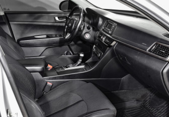 Подержанный автомобиль Kia Optima Sedan 2017 года (10 фото)