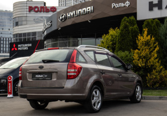 Подержанный автомобиль Kia Ceed Wagon 2007 года (4 фото)