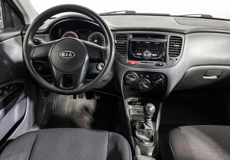 Подержанный автомобиль Kia Rio Hatchback 2010 года (12 фото)