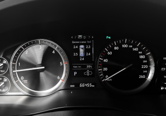 Подержанный автомобиль Lexus LX 2017 года (16 фото)