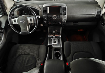 Подержанный автомобиль Nissan Pathfinder 2011 года (12 фото)