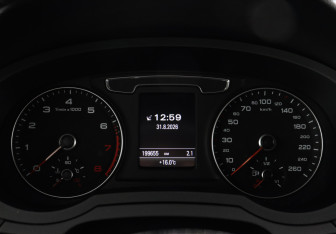 Подержанный автомобиль Audi Q3 2017 года (11 фото)