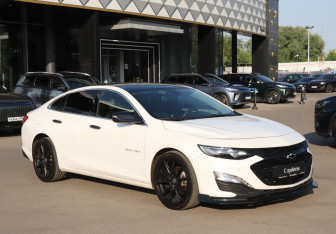 Подержанный автомобиль Chevrolet Malibu Sedan 2019 года (3 фото)