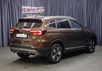 Подержанный автомобиль Changan CS75 2020 года (5 фото)