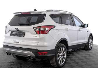 Подержанный автомобиль Ford Kuga 2019 года (5 фото)