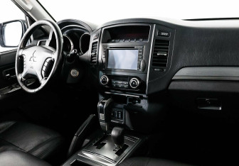 Подержанный автомобиль Mitsubishi Pajero 2012 года (5 фото)