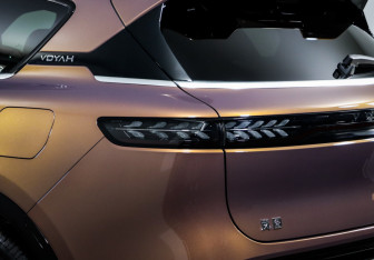 Подержанный автомобиль Voyah Free 2023 года (16 фото)