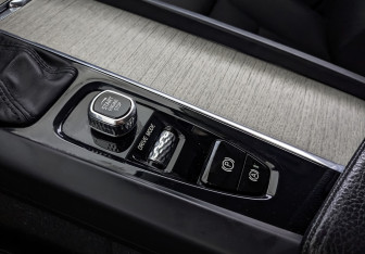 Подержанный автомобиль Volvo XC60 2021 года (25 фото)