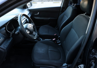Подержанный автомобиль Kia Rio Sedan 2012 года (15 фото)