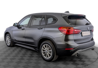 Подержанный автомобиль BMW X1 2017 года (7 фото)