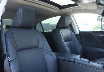 Подержанный автомобиль Lexus ES 2020 года (14 фото)