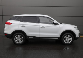 Подержанный автомобиль Geely Atlas 2017 года (4 фото)