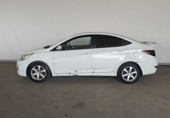 Подержанный автомобиль Hyundai Solaris Sedan 2013 года (8 фото)